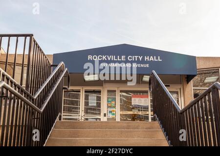 Rockville, MD, USA 11-01-2020: Außenansicht des Rockville City Hall Gebäudes. Rockville ist der Grafschaftssitz von Montgomery County, Maryland, das AMO ist Stockfoto