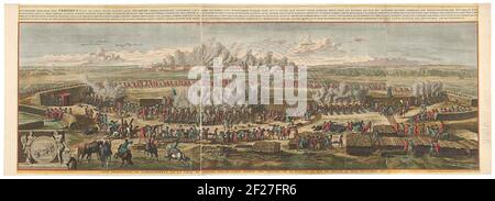 Bombardement van Geldern, 1703; Vue perspective du bombardement de la ville de Gueldre par un Corps d'armée des troupes de sa maieste le roy de Prusse au mois d'octobre 1703.Medium und Richter eines großen Abdrucks der Bombardierung Gelderns durch die preußischen Truppen unter General Lotthum im Oktober 1703. Sehr breite Leistung (gedruckt von drei Platten) aus dem Investorenlager, wo Kanonenkugeln hergestellt und geschossen werden. Steht vor der Zahl und dem niederländischen Titel. Oben ist ein Streifen mit eingraviertem Text in lateinischer Sprache eingeklebt, in dem sich die Zuordnung befindet. Stockfoto
