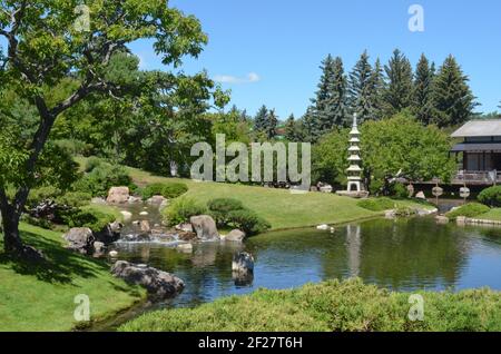 Blick auf den japanischen Garten Nikka Yuko in Lethbridge, Alberta, Kanada Stockfoto