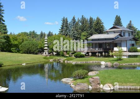 Blick auf den japanischen Garten Nikka Yuko in Lethbridge, Alberta, Kanada Stockfoto