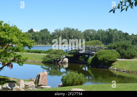 Blick auf den japanischen Garten Nikka Yuko in Lethbridge, Alberta, Kanada Stockfoto