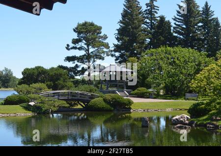 Blick auf den japanischen Garten Nikka Yuko in Lethbridge, Alberta, Kanada Stockfoto