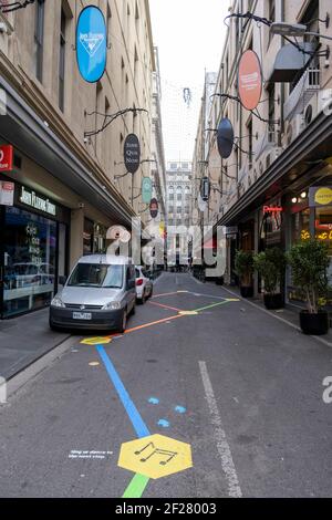 Wegen des Virus gibt es einen Mangel an Touristen in Degraves Lane, dem Kaffee- und Tourismuszentrum von Melbourne, Victoria, Australien Stockfoto