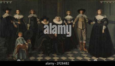 Porträt der Familie von Dirck Bas Jacobsz, Burgomaster von Amsterdam.Familienportrait der Familie von Dirck Bas Jacobsz, Bürgermeister von Amsterdam. In der Mitte steht Dirck Bas Jacobsz (1569-1637) mit seiner zweiten Frau Margriet Snoeck (1588-1645). Die Kinder werden für die Füße vorgestellt von vorgeschlagen (von links nach rechts): Machteld Bas (gest. 1681) mit ihrem Mann Abraham de Visscher (1605-1667) und ihrem Sohn mit Hund, Jacob Bas Dircksz (1609-1656), Agatha Bas (1611-1658), Claes Bas (1616-1635) und Lysbeth Bas (1619-1680). Rechts und oben links sind die Familienwaffen mit Namen. Stockfoto