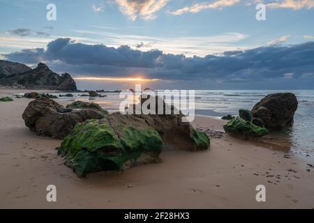 Strand Praia do amado bei Sonnenuntergang in Costa Vicentina, Portugal Stockfoto