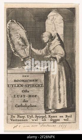 Tweede titelblad voor De Roomse Uilenspiegel; Den Roomschen Uylen-Spiegel Ofte Lust-hof der Catholijcken..zweite Titelseite für das Buch von Jacob Lydius, der römische Eulenspiegel. Auf einem Sockel befinden sich Gläser, ein Kruzifix, ein Kerzenständer und ein großer Spiegel, in dem eine Eule zu sehen ist. Ein Mönch schaut in den Spiegel. Ein Mönch schwimmt sichtbar in der Luft durch einen Blick nach hinten. Unter der Show der Text: Die Paep, Uyl, Spiegel, Arten und Gläser zeigen, was Ick seggen will. Stockfoto