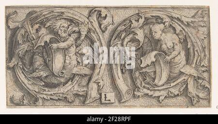 Ornament traf triton en sirene.Friesisch mit zwei Voluten von Blatt Floß, in dem ein triton und rechts ist eine Sirene auf der linken Seite. Stockfoto