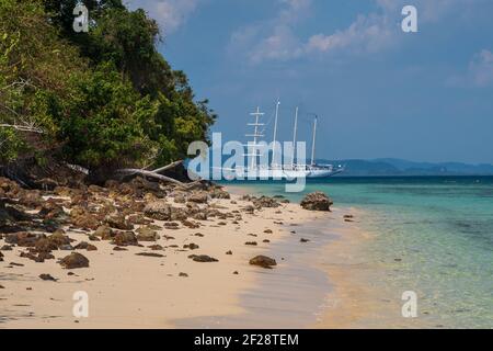 Star Clipper Segelschiff, Ko Kradan, Talay Trang Archipel, Thailand. Stockfoto