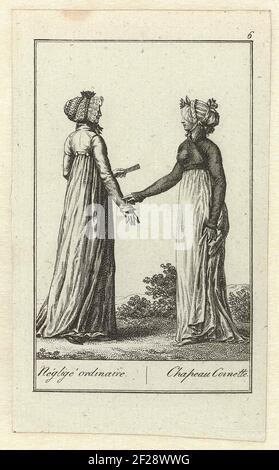 Almanakprentje uit ca. 1800, kopie naar Journal des Dames et des Modes: Négligé ordinaire / Chapeau Cornette..Frau auf dem Rücken in 'Négigé Ordinaire' gekleidet gesehen. Jacke mit langer Taille. Strümpfe. Zubehör: Hut mit gestreiftem Band, Laufrad, Handschuhe, Schuhe mit spitzen Nasen verziert. Frau in einem spencer auf einem Kleid mit Trail gekleidet. Zubehör: 'Chapeau Cornette', Handschuhe, Schuhe mit spitzen Nasen. Der Druck ist eine reduzierte Kopie im Spiegelbild auf zwei Drucke aus Journal des Ladies et des Modes, Costume Parisien: 10. Januar 1800 (186) und 5. Januar 1800, (185). Stockfoto