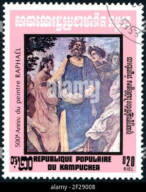 KAMPUCHEA - UM 1983: Eine in Kampuchea gedruckte Briefmarke, zeigt das Fresko Parnassus (Details): Dante, Ennius, Homer, von Raphael, um 1983 Stockfoto