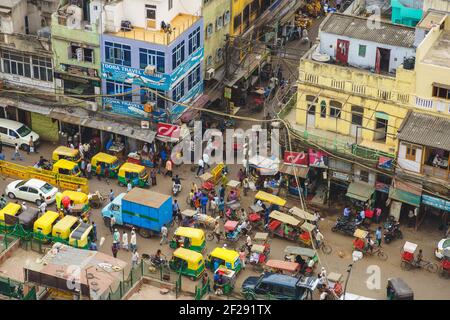 10. Oktober 2016: Blick über delhi bei Chandni Chowk. Chandni Chowk, auch bekannt als Moonlight Square, ist einer der ältesten und belebtesten Märkte in Alt-Delhi, Indi Stockfoto