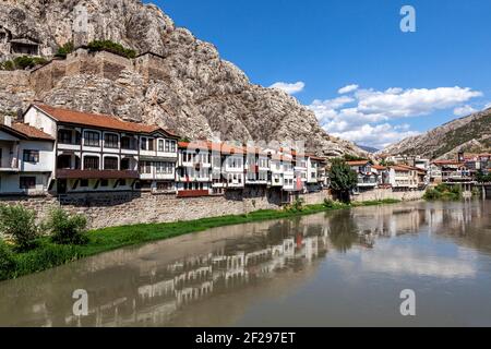 Amasya, Türkei - 09,03.2013: Gut erhaltene alte ottomanische Architektur und Pontus Könige Gräber am Rande von Yesilirmak, Amasya Zentralanatolien - Türke Stockfoto