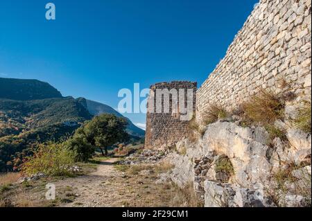 Die Burgruine Château vicomtal Saint-Pierre de Fenouillet in Fenouillet, Südfrankreich Stockfoto