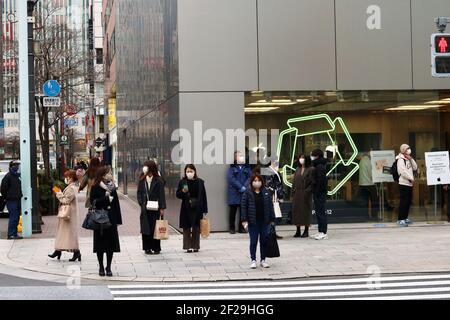 Street by Apple Store in Ginza. (März 2021) Stockfoto