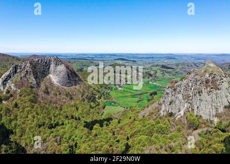 Drone Blick auf Roches Tuilière et Sanadoire, 63970 Aydat, Auvergne, Puy de Dome, Frankreich Stockfoto