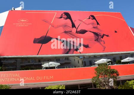 Frankreich, französisch riveira, Cannes, das offizielle Plakat für die Internationalen Filmfestspiele 70th, die für diese Ausgabe ausgewählte Künstlerin ist Claudia CARDINALE. Stockfoto