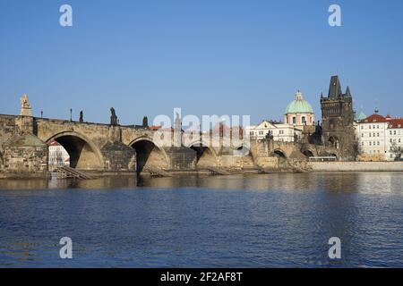 Historisches Zentrum mit berühmter Karlsbrücke über die Moldau, Prag, Tschechische Republik Stockfoto