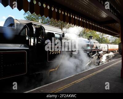 BR Standard Class 4 75014 'Braveheart' in Paignton am 25th. September 2020 auf der Dartmouth Steam Railway, Devon. Stockfoto