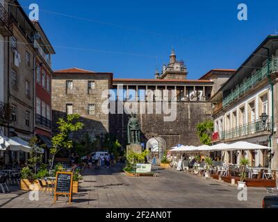 Viseu, Portugal; August 2020 : Blick auf den Dom Duarte Platz in Viseu, Portugal Stockfoto