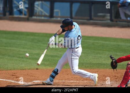 Dienstag, 9. März 2021; Port Charlotte, FL Tampa Bay Rays Outfield Nathan Lukes (94) bekommt einen Hit während eines Baseballspiels im Frühjahr im Charlotte Sports Complex. The Rays Beat the Red Sox 11-3 (Kim Hukari/Image of Sport) Stockfoto