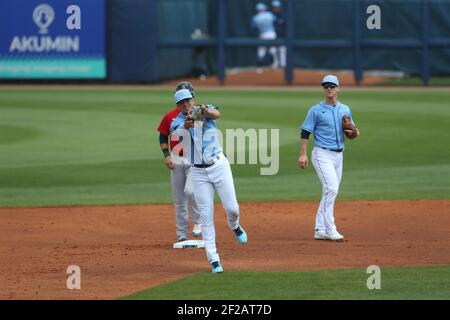 Dienstag, 9. März 2021; Port Charlotte, FL Tampa Bay Rays Shortstop Willy Adames (1) fängt während eines Baseballspiels im Frühjahr im Charlotte Sports Complex einen Auftritt ins Infield ein. The Rays Beat the Red Sox 11-3 (Kim Hukari/Image of Sport) Stockfoto