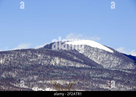 Eine winterliche Berglandschaft in Georgien Stockfoto