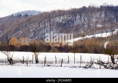 Eine winterliche Berglandschaft in Georgien Stockfoto