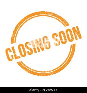 BALD SCHLIESST Text auf orange grungy vintage runden Stempel geschrieben. Stockfoto