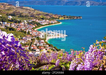 Anzeigen von Tucepi Waterfront in Makarska Riviera, Dalmatien Region von Kroatien Stockfoto