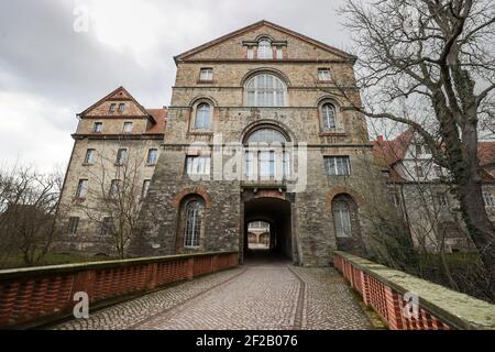 11. März 2021, Sachsen-Anhalt, Köthen: Blick auf Schloss Köthen. Ein Restaurator und Sammler historischer Tasteninstrumente stellt dem Schloss Köthen einen Teil seiner Sammlung zur Verfügung. Ab dem 16. Mai werden die Leihgaben in einer neuen Musicalien-Kammer ausgestellt. Foto: Jan Woitas/dpa-Zentralbild/dpa Stockfoto