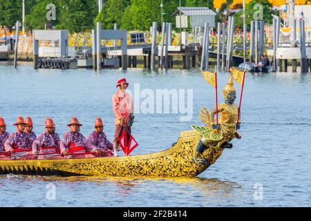 Bangkok, Thailand - 17. Oktober 2019: Probe der traditionellen Grand Royal Barge Prozession anlässlich der Königlichen Krönungszeremonie von König Rama Stockfoto