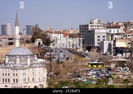 ungeplante Urbanisierung ist ein großes Problem für Metropolen wie Istanbul city Stockfoto