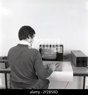 ABC 80. Advanced Basic Computer 80 war ein PC, der vom schwedischen Unternehmen Dataindustrier entwickelt und Ende 1970s von Luxor hergestellt wurde. Er wurde am 24 1978. august auf den Markt gebracht, genauso wie der PC ein internationales Phänomen war. Bis zum Jahr 1979 ABC80 war der beliebteste PC in Schweden und es wurde auch in Schulen verwendet. Der ABC80 Computer war der Grund für die schnelle Entwicklung der Computernutzung. Foto Kristoffersson EK156-6 Stockfoto