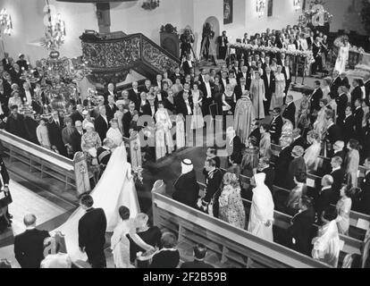 König Harald von Norwegen. Im Bild als Kronprinz mit seiner Frau Sonja bei ihrer Hochzeit in Oslo domkyrka am 29 1968. august. Stockfoto
