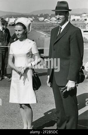 König Harald von Norwegen. Im Bild als Kronprinz mit seiner Frau Sonja im Jahr 1960s. Stockfoto