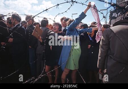 BELFAST, VEREINIGTES KÖNIGREICH - OKTOBER 1981. Demonstration der Hungerstreikenden in West-Belfast während der Unruhen, Nordirland, 1980er Jahre Stockfoto