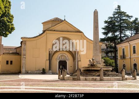 Santa Sofia ist eine römisch-katholische Kirche in der Stadt Benevento, in der Region Kampanien, in Süditalien; gegründet in den späten 8th Jahrhundert, es ret Stockfoto