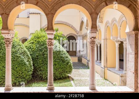 Santa Sofia ist eine römisch-katholische Kirche in der Stadt Benevento, in der Region Kampanien, in Süditalien; gegründet in den späten 8th Jahrhundert, es ret Stockfoto