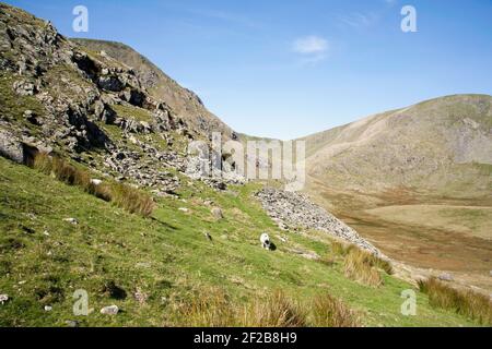 Blind Tarn Quarry Dow Crag und der alte Mann von Coniston von der Walna Scar Road aus gesehen Coniston the Lake Distrikt Cumbria Stockfoto