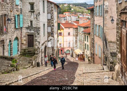 Rue Grangevieille im historischen Zentrum von Le Puy-en-Velay, Departement Haute-Loire, Region Auvergne-Rhône-Alpes, Frankreich Stockfoto