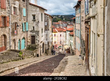 Rue Grangevieille im historischen Zentrum von Le Puy-en-Velay, Departement Haute-Loire, Region Auvergne-Rhône-Alpes, Frankreich Stockfoto