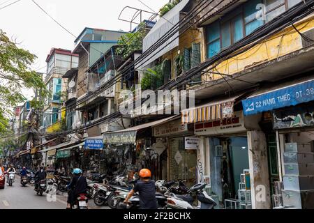 Häuser des Stadtzentrums von Hanoi in Vietnam Stockfoto