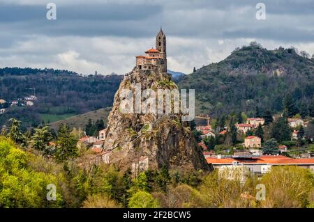 Saint Michel d'Aiguilhe, Kapelle, romanischer Stil, auf vulkanischen Plug, in Le Puy-en-Velay, Département Haute-Loire, Region Auvergne-Rhône-Alpes, Frankreich Stockfoto