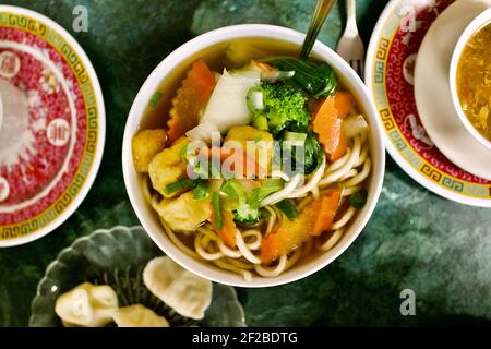 Gemüsesuppe mit Nudeln im Chinatown Express Restaurant im authentischsten chinesischen Restaurant von Washington, D.C. Stockfoto