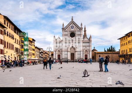 Piazza Santa Croce und seine Basilika im Hintergrund in Florenz in der Toskana, Italien Stockfoto