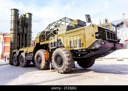 Samara, Russland - 8. Mai 2016: Russisches Flak-Raketenabwehrsystem (SAM) S-300 in Kampfposition Stockfoto