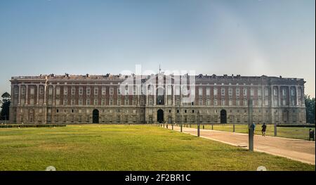 Der Königspalast von Caserta (Reggia di Caserta) ist eine ehemalige königliche Residenz in Caserta, Süditalien. Stockfoto