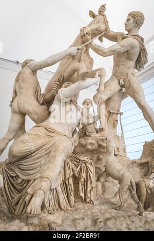 Dirce Skulptur gebunden an einen Stier, Antike römische Skulptur bekannt als Farnese Stier in MANN (Museo archeologico Nazionale di Napoli) Stockfoto