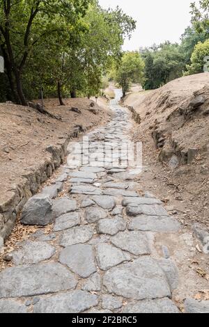 Alte römische Straße in der archäologischen Stätte von Cuma, Kampanien, Italien Stockfoto