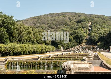 Reggia di Caserta, Kampanien, Italien, der Diana- und Actaeon-Brunnen am Fuße der Großen Kaskade in den königlichen Gärten Stockfoto